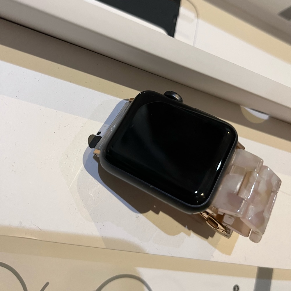 Apple watch series 4 great condition worn twice aluminum 38 mm
